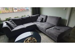 Ruime grijze hoekbank