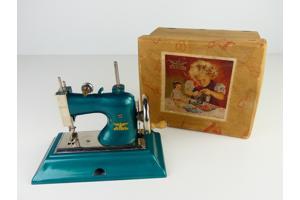 Topper : Casige speelgoednaaimachine (1940&#x27;s) met originele