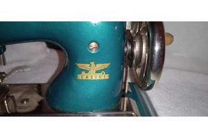 Topper : Casige speelgoednaaimachine (1940&amp;#x27;s) met originele