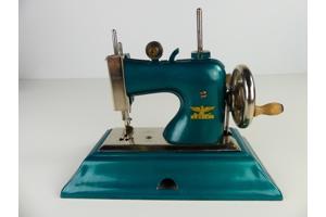 Topper : Casige speelgoednaaimachine (1940&#x27;s) met originele