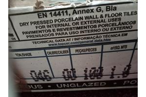 Mooie Portugese tegeltjes in 4 bij-elkaar-passende-kleuren.