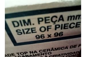 Mooie Portugese tegeltjes in 4 bij-elkaar-passende-kleuren.