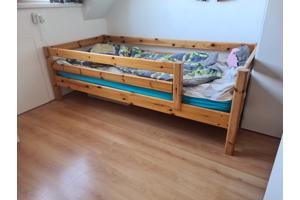 Degelijk houten Flexa bed