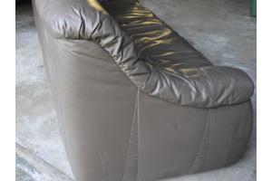 Drie zits bank  Kleur bruin