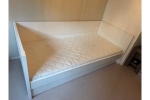 Bedbank uitschuifbed logeerbed
