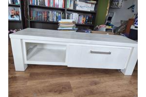 TV meubel wit - twee vakken - één afgesloten