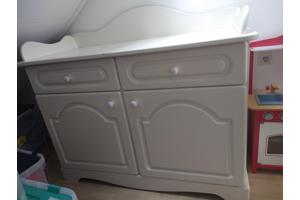 Commode met wandplank