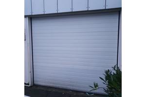 garagedeur wit met deuropener van liftmaster