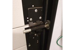 garagedeur wit met deuropener van liftmaster