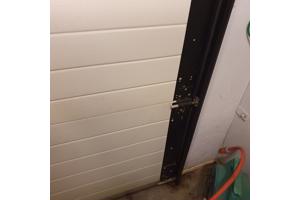garagedeur wit met deuropener van liftmaster