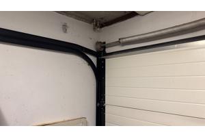garagedeur wit met deuropener van liftmaster