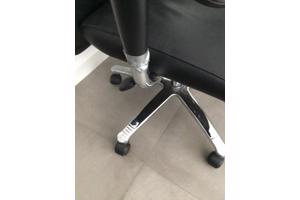 Zwarte bureaustoel, verstelbaar