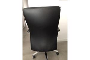 Zwarte bureaustoel, verstelbaar