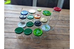 Diverse glazen potjes