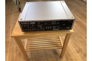 Denon DBP-4010UD (Blue-Ray) Universal Audio/Video player.