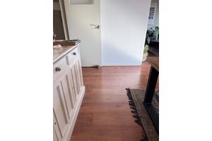 Laminaatvloer Krono Swiss 68m2 incl 79m plint