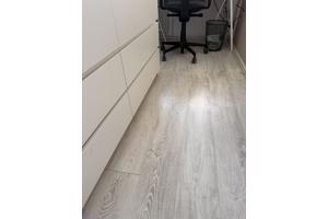 Laminaatvloer Krono Swiss 68m2 incl 79m plint