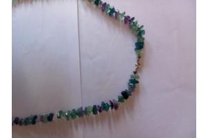 Fluoriet ketting in groen, paars en transparant kleur 60 cm