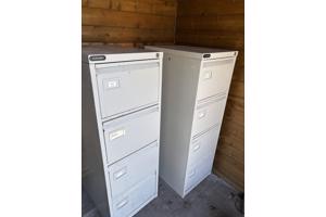 2x ijzeren ladekasten