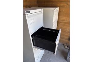 2x ijzeren ladekasten