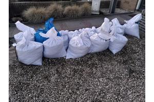 Puinzakken met siergrind