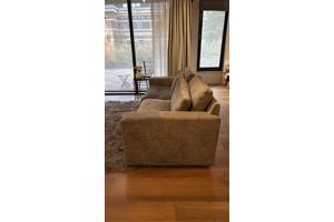 Grijze 3-zitsbank met hocker