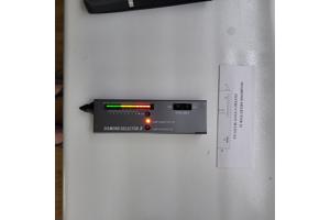 Diamant tester en andere edelmetalen in opberghoes