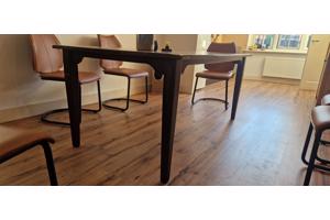 Tafel donker hout