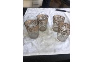 4 stuks nieuwe glazen bewerkt thee glazen
