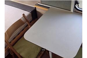 ERIBA TRITON 400 1990 Vast Bed Treinzit