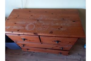 Mooi grenen ladekastje