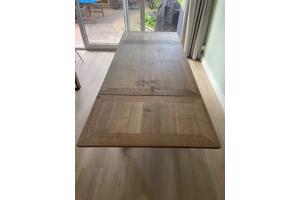 Houten eettafel
