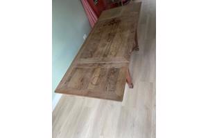Houten eettafel