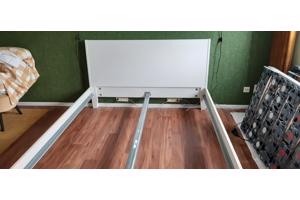Gratis Bed frame