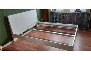 Gratis Bed frame
