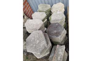 Tientallen 6 kantige tegels, dikte 7 cm