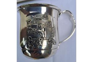 Oude Gero 90 verzilverde geboortebeker met bestek.