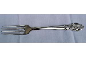 Oude Gero 90 verzilverde geboortebeker met bestek.