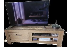 tv kast Henders en Hazel