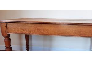 Antiek bakkerstafel met rijsbak