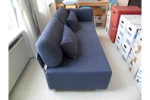 blauwe 2-zitsbank met 1 armleuning Ikea