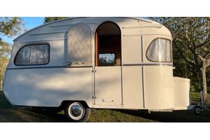 Gedoneerde caravan uit 1967