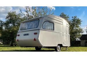Gedoneerde caravan uit 1967
