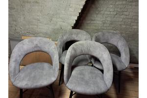 eettafel+vier stoelen