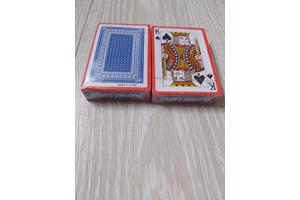 2 doosjes spel kaarten, voor uren speel plezier.