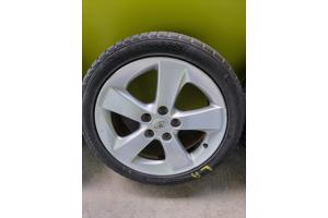 17 inch originele velgen & winterbanden Toyota Auris E15