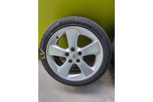 17 inch originele velgen & winterbanden Toyota Auris E15