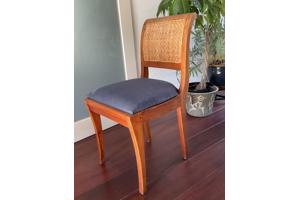 Zes eetkamerstoelen