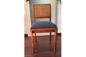 Zes eetkamerstoelen