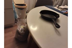 Splinternieuwe gietijzeren koekenpannen/skillets.